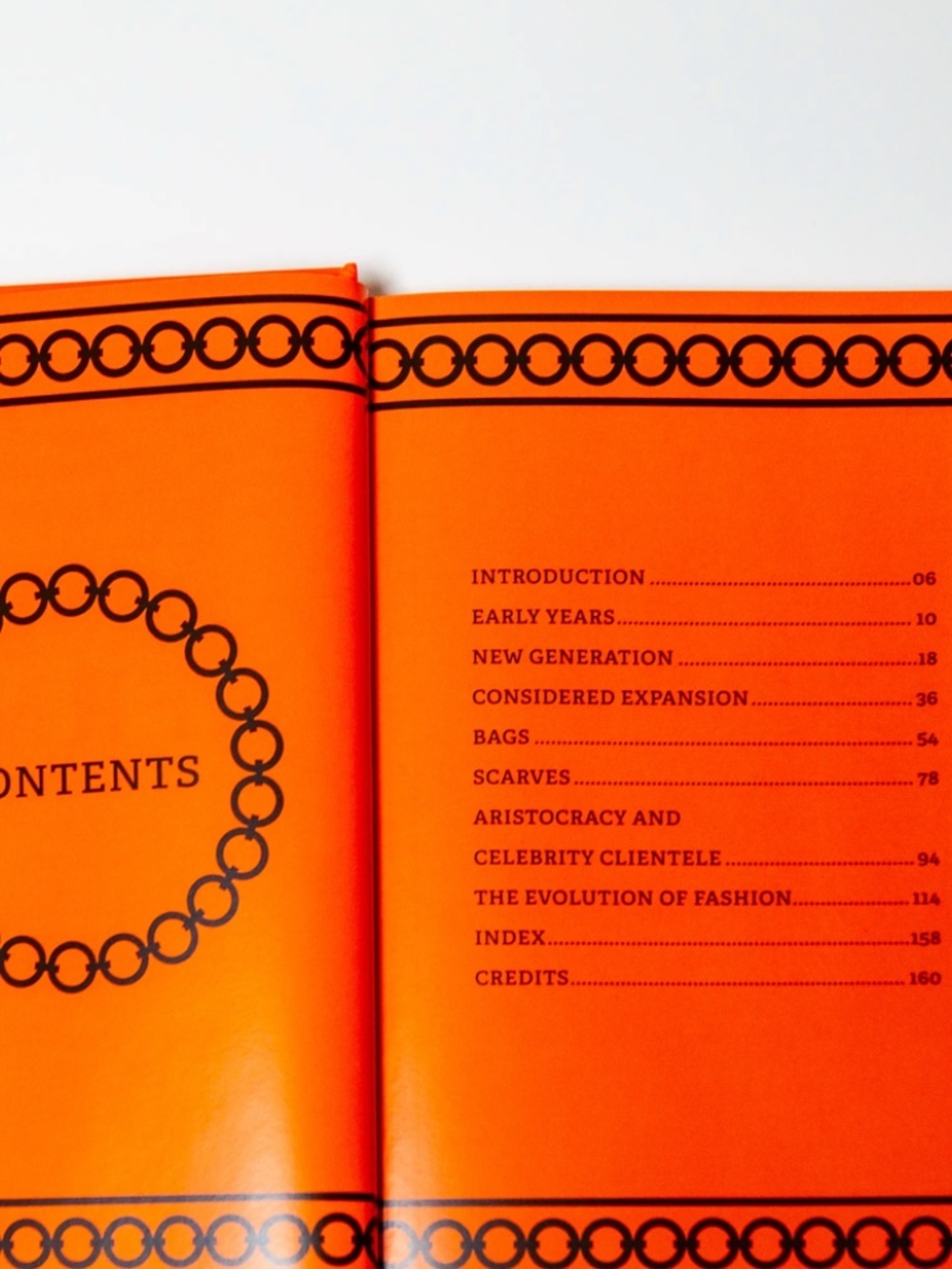 The Little Book Of Hermès: The Story Of The Iconic Fashion House - Picture 6 of 6